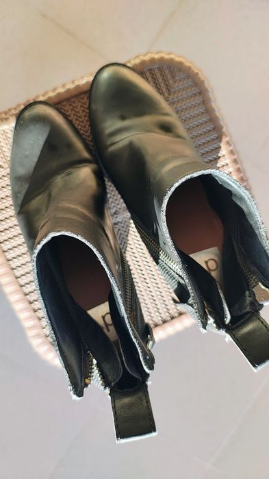 Черни къси боти с цип