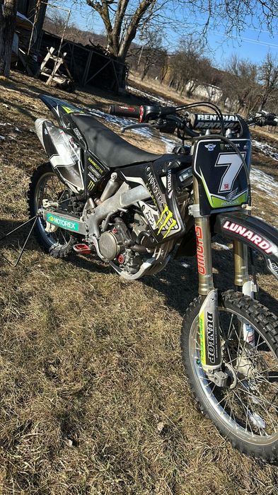 Vând cross honda 250cc
