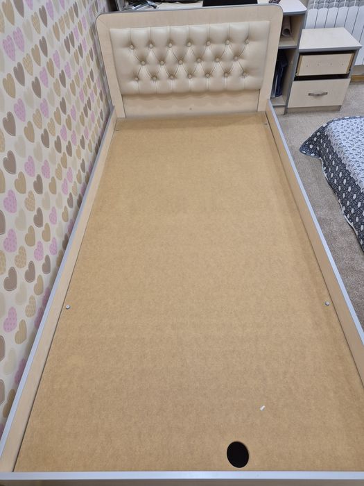 Кровать 200×100×40  в отличном состоянии