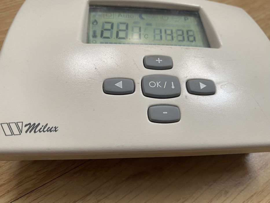 Termostat de camera electronic digital programabil