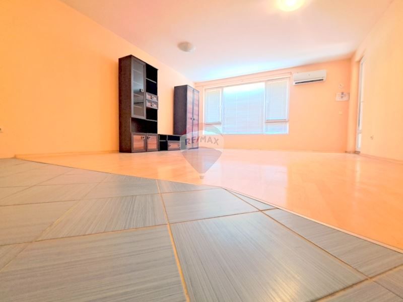 Продава се Тристаен апартамент в Варна, Възраждане 1 - 94 кв.м за 1649 €/кв.м - Снимка #2