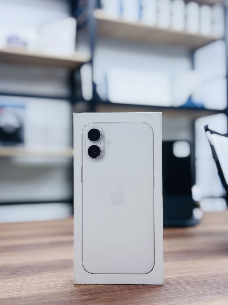 Iphone 16 - 128 Gb / White / Liber de retea