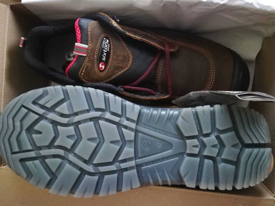 Incaltaminte cu protectie metalica