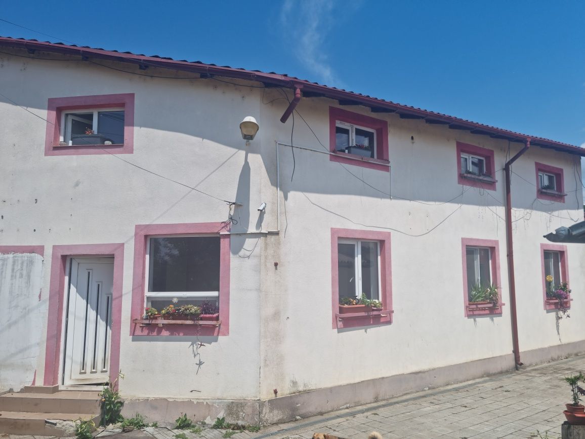 Casă de vânzare!