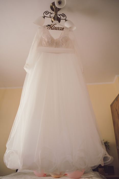 Rochie mireasa .