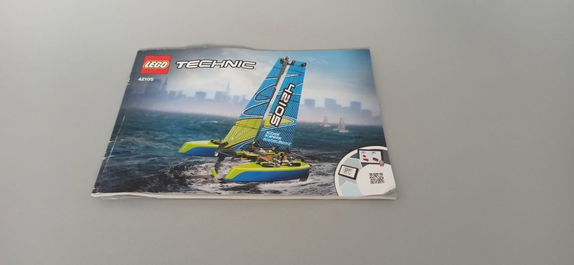 Lego Tehnic 42105 Catamaran