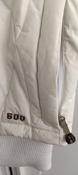 Vestă albă cu puf North Face, și glugă, marime M, femei