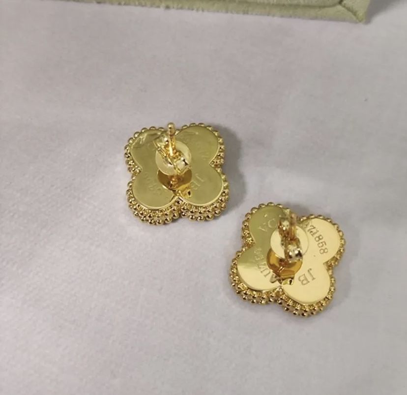 Van Cleef & Arpels обеци
