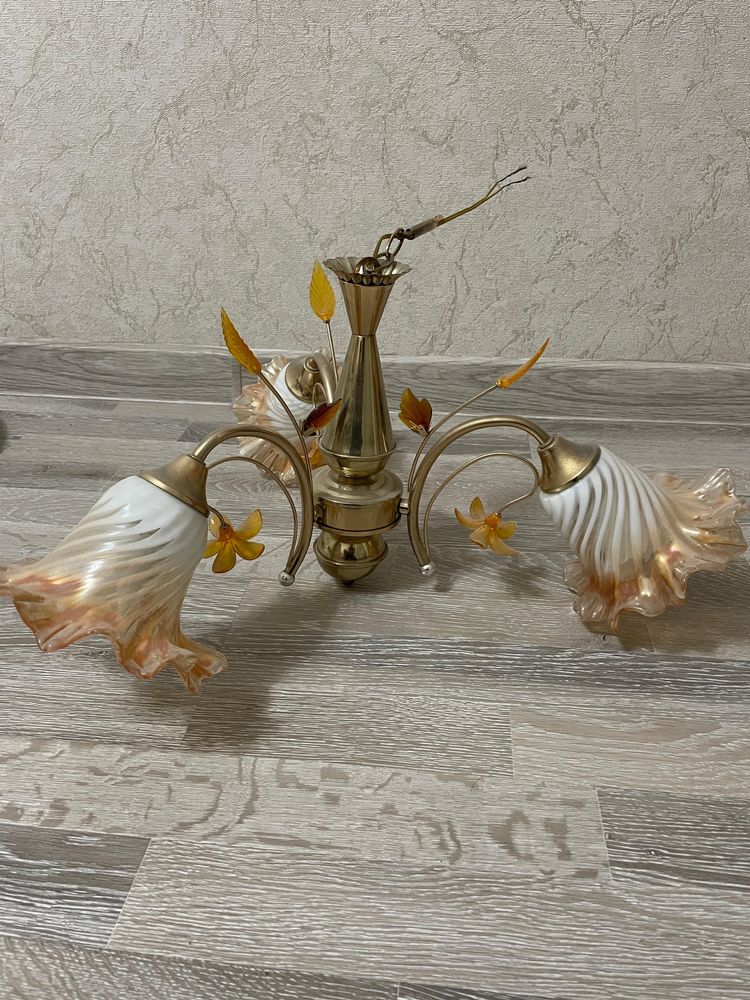Продам красивую люстру