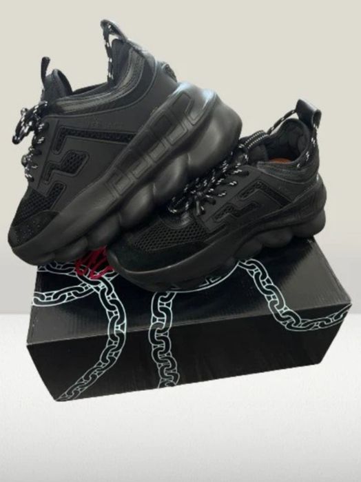 Adidași Versace chain reaction