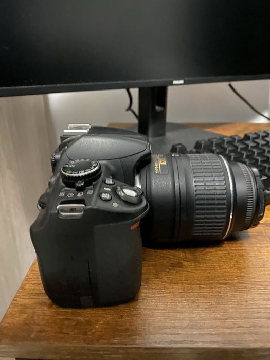 Nikon D3100 cu obiectiv 18-55