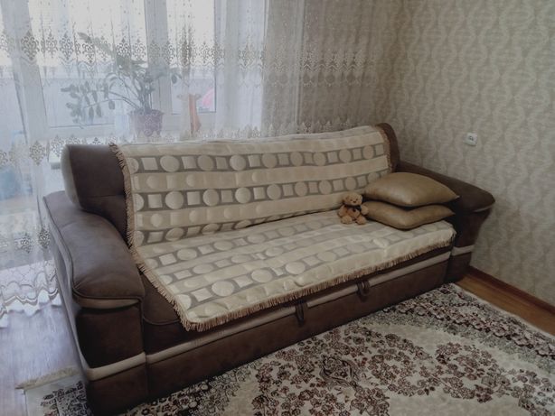 Продам диван в хорошем состоянии,светло-коричневого цвета с подушками