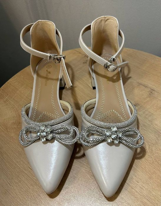 Туфли на низком каблуке