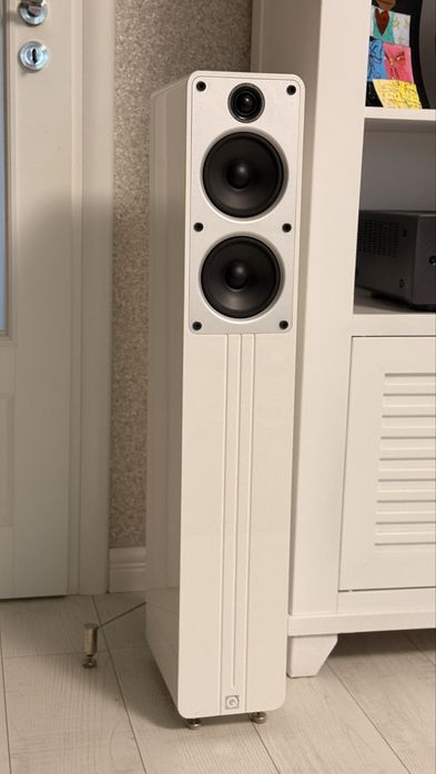 Vand boxe Q acoustics concept 40,impecabile.