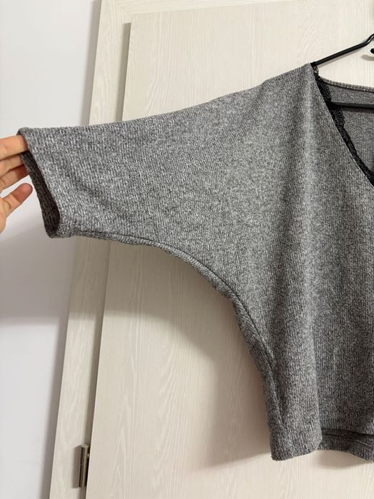 Bluza scurta cu decolteu V