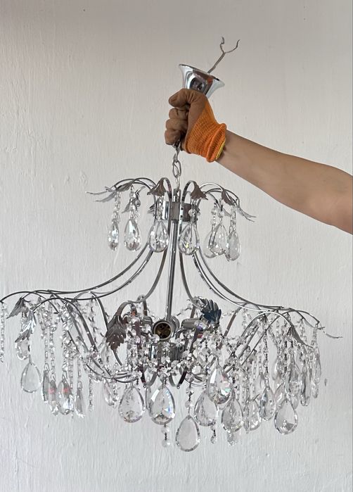 Люстра для зала в хорошем состоянии