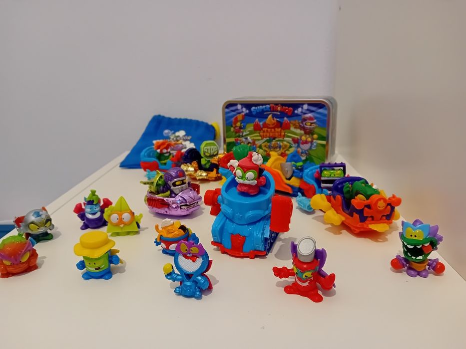 Lot SuperZings cu masina