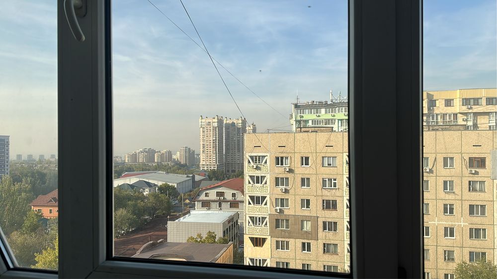 Продаётся очень просторная и светлая квартира в хорошем районе!!