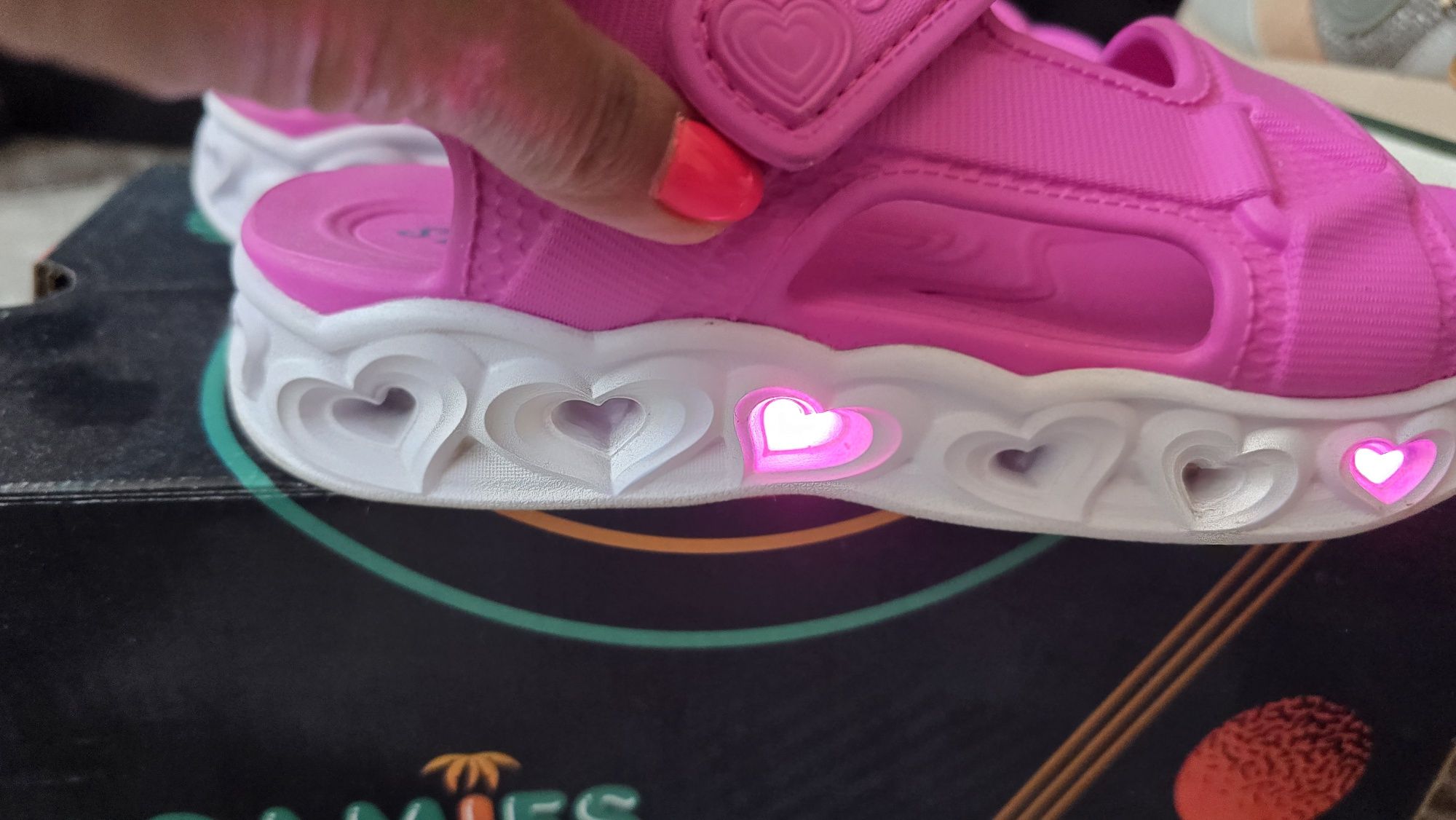 Skechers 32номер светещи