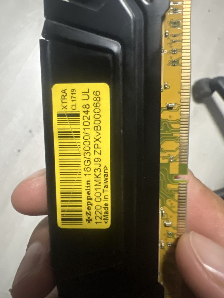 Озу сатам DD4 16G 3000 Gz