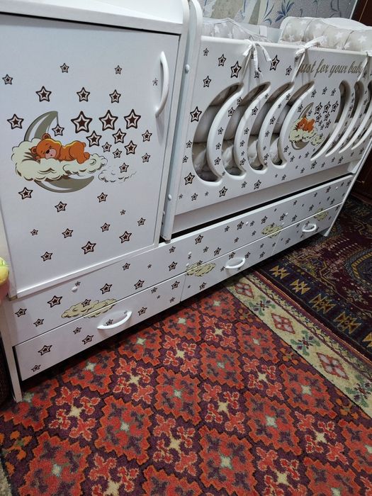 Детская кровать с маетником