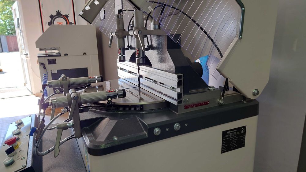 METEOR 420  Masina de debitat automata cu taiere de jos in sus Ø 420mm