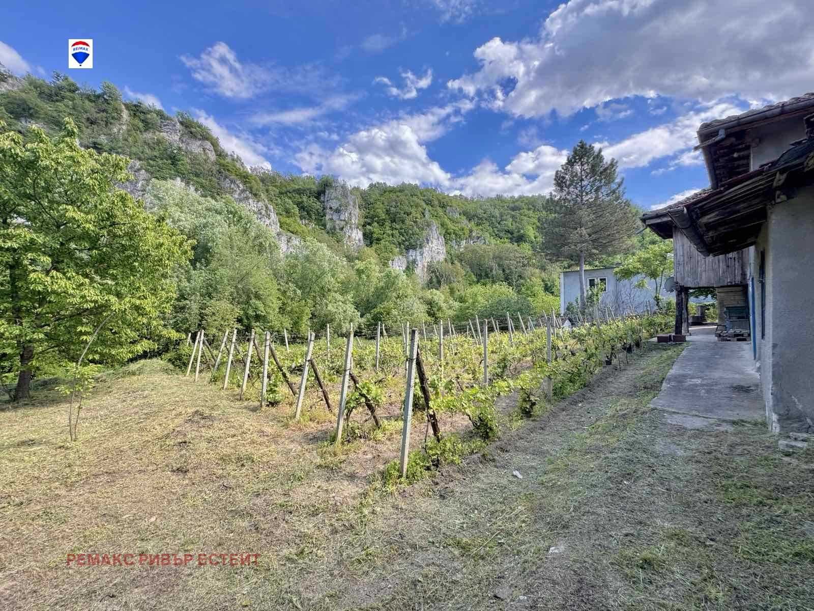 Селска къща за продажба в с. Нисово