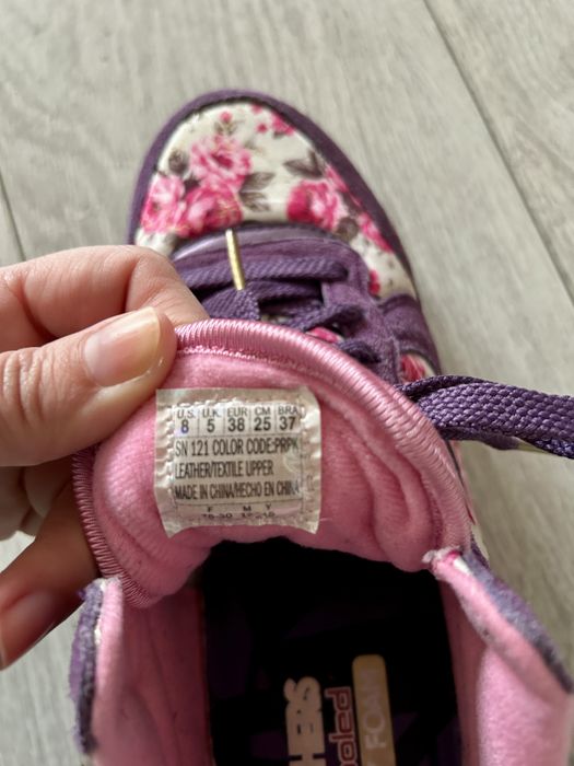 Vand  Skechers marimea 38