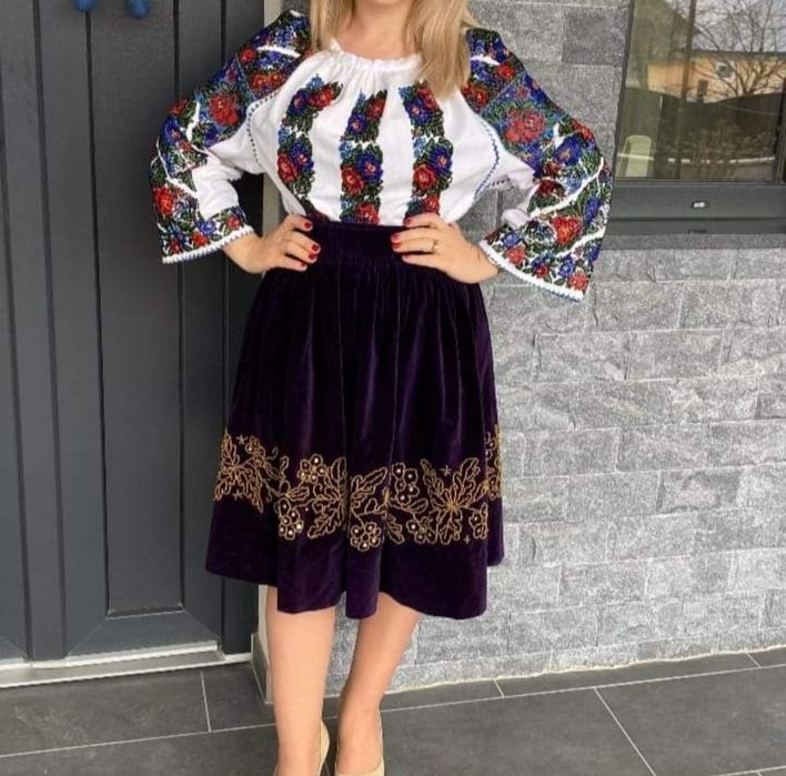 Cămăși populare (ie) cu mărgele