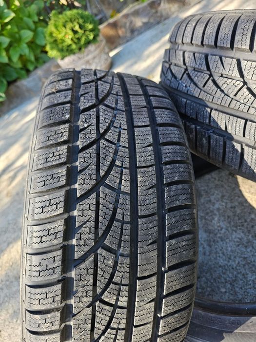 Anvelope iarna HANKOOK, 215/45/17 , in stare buna, profil bun