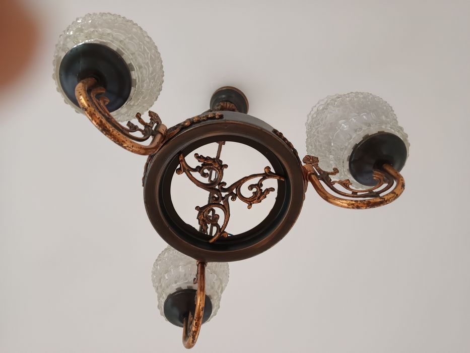 Lustre vintage din fier forjat cu abajur din sticla groasa
