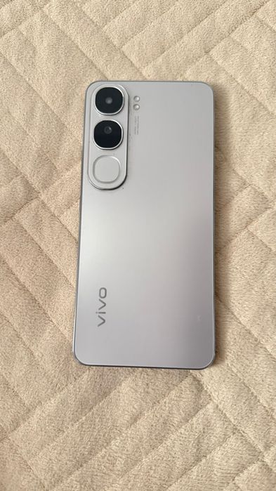 Продам Vivo v40 lite