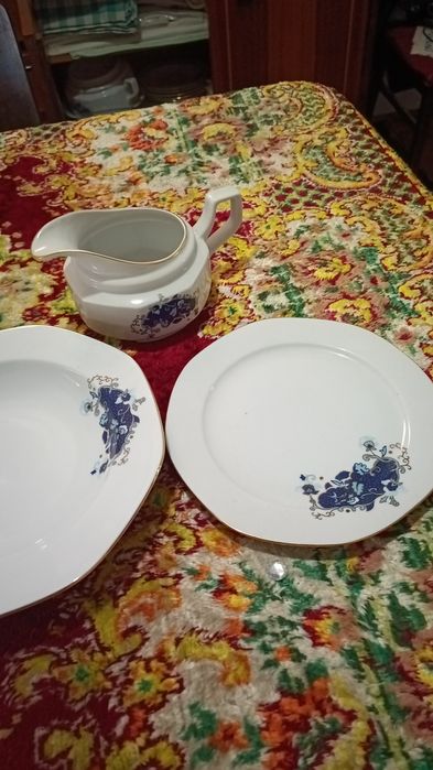 Vând serviciu de masă