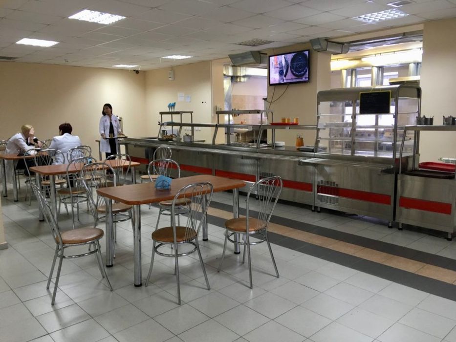 Столовая сдается в аренду рядом с рынком.