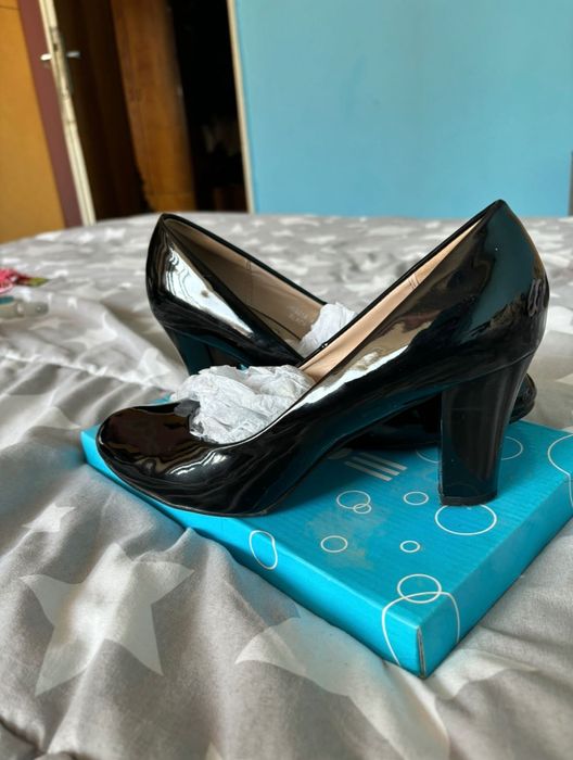 Черни дамски обувки с ток