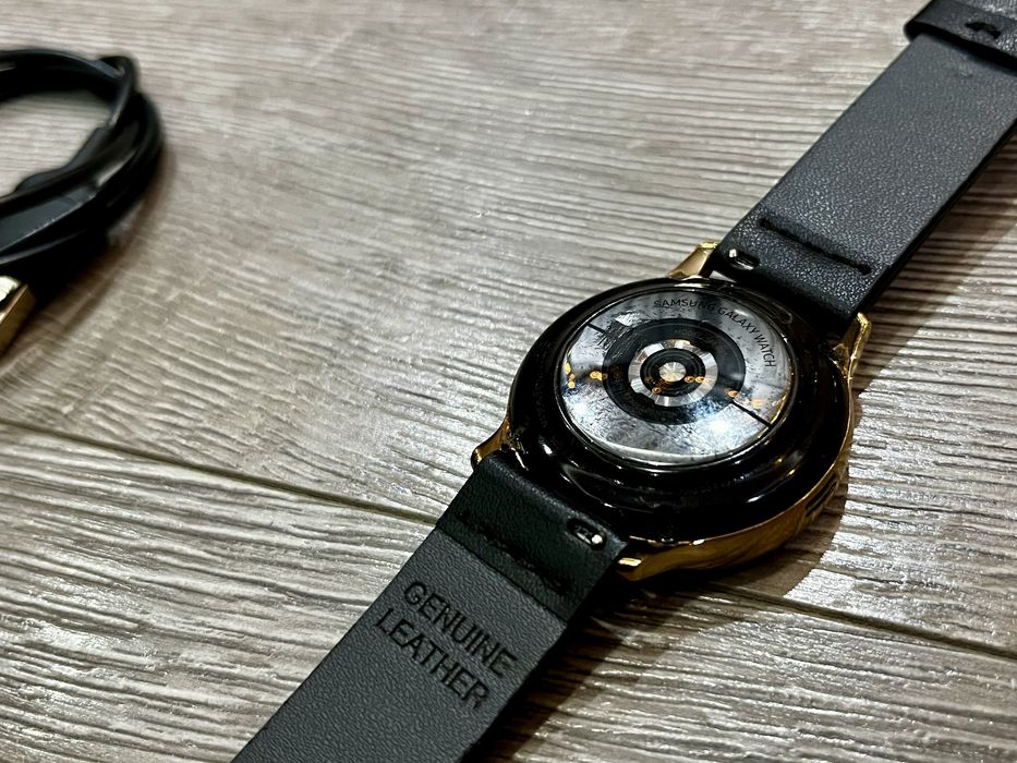 Samsung Galaxy Watch Active 2 Gold – Funcțional, defect ecran