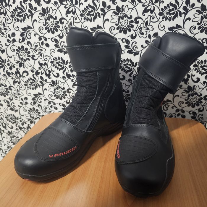 Ghete moto Vanucci 40 stare ca si noua
