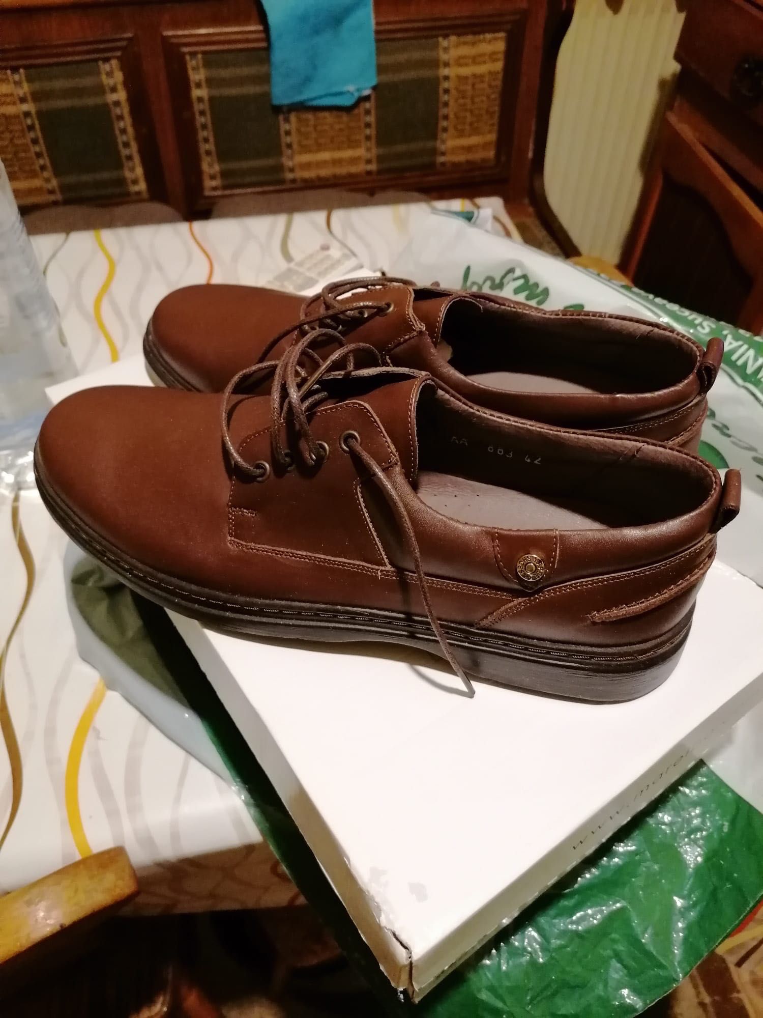 Pantofi de piele Marelbo marimea 42 - noi, cu eticheta. Culoare maro.