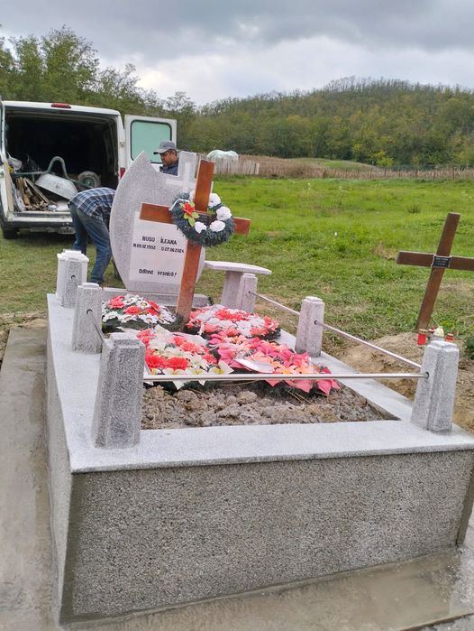 Scris sculptat cruci.