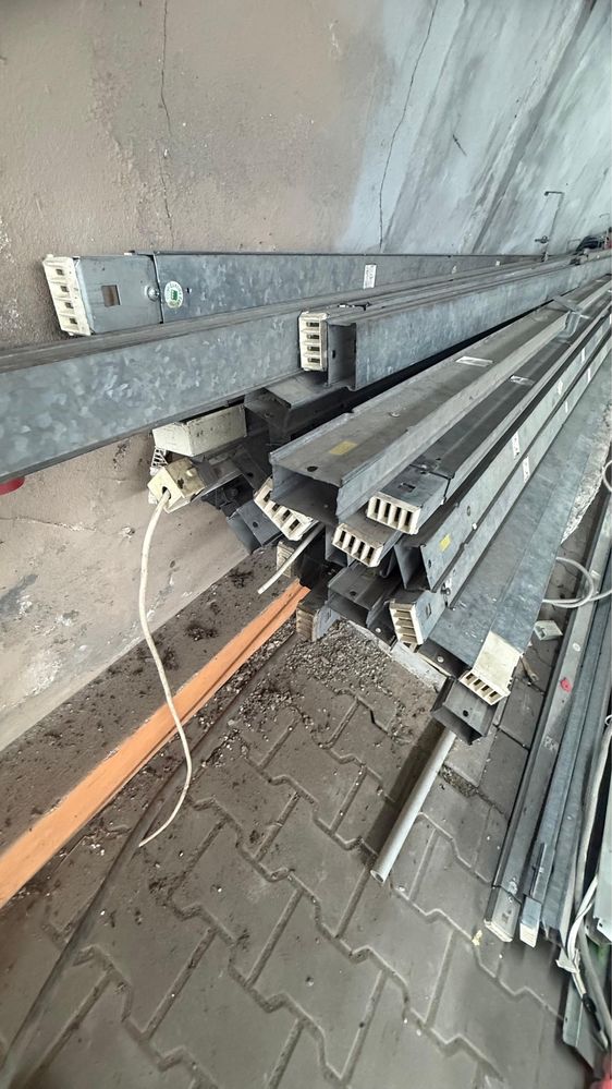 Bare capsulate de curent busbar