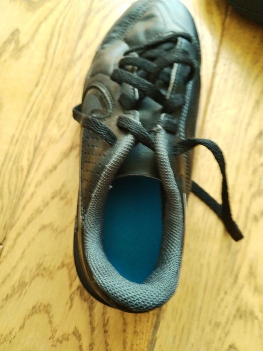 Продавам детски спортни обувки Nike