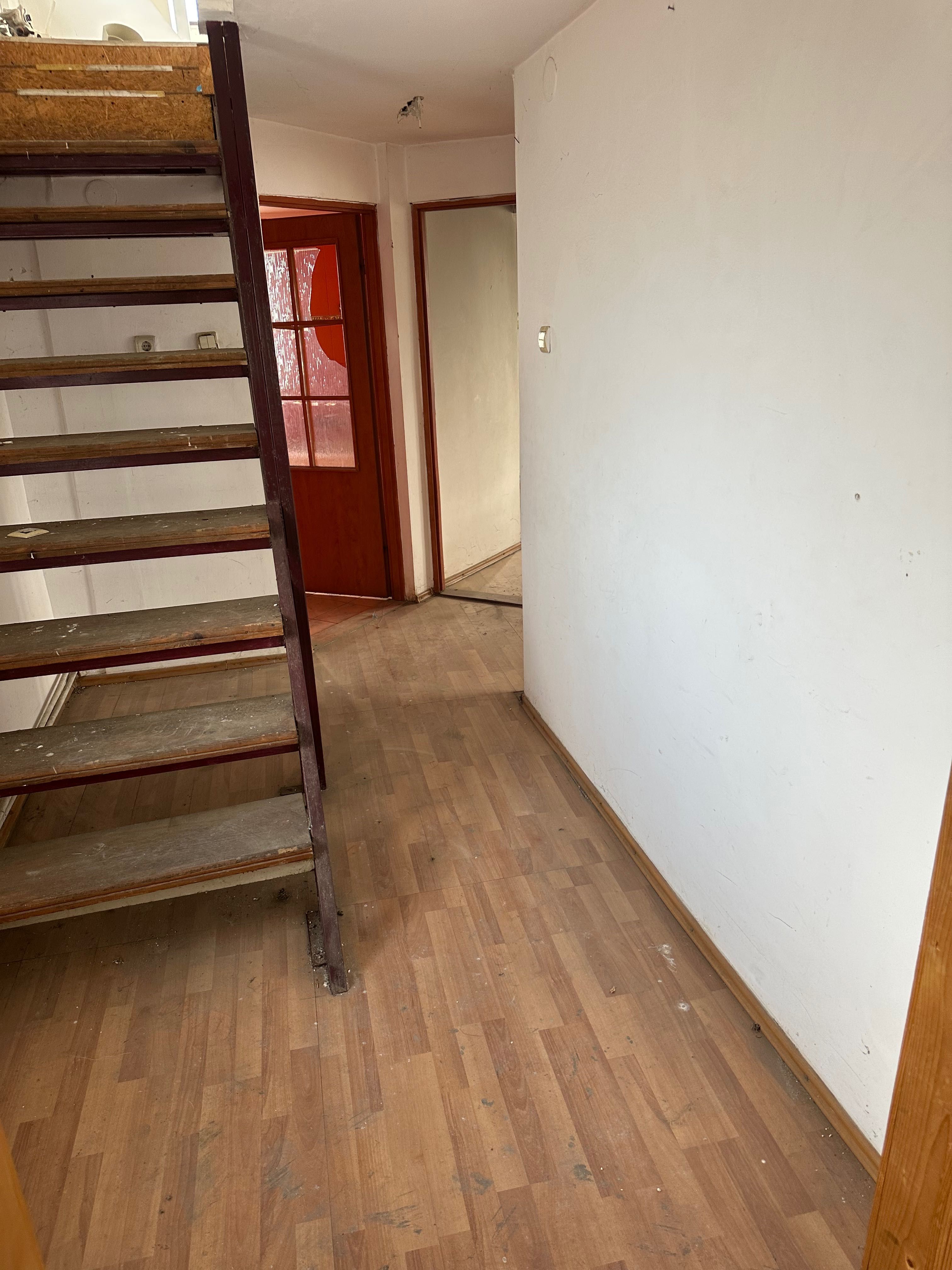Casa cu 2 etaje+mansarda