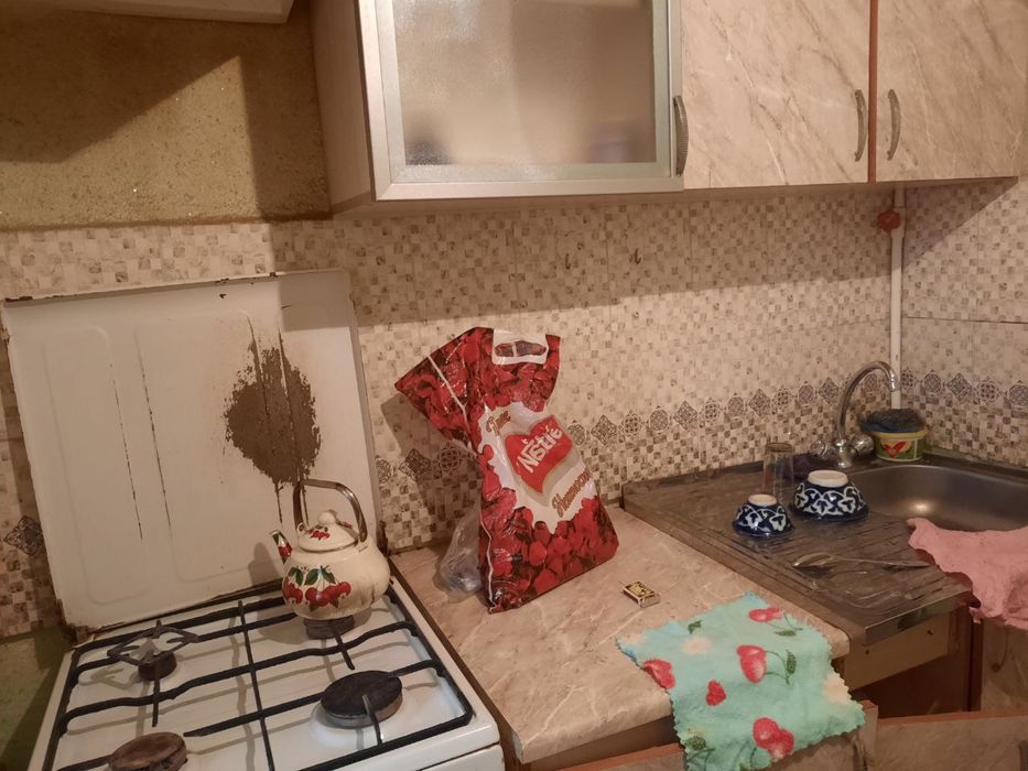 Сдаётся 1 ком переделана в 2 х ком в Микрорайоне