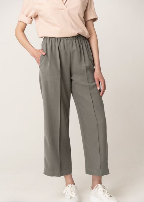 Pantaloni noi cu eticheta, UNDRESS