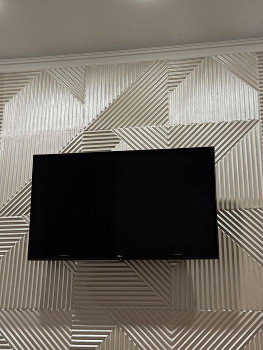 Продам телевизор на запчасти. Телевизор рабочий.