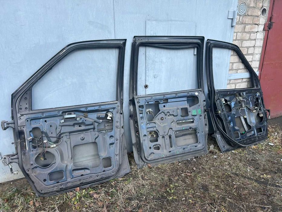 Двери на Ниссан-Серена