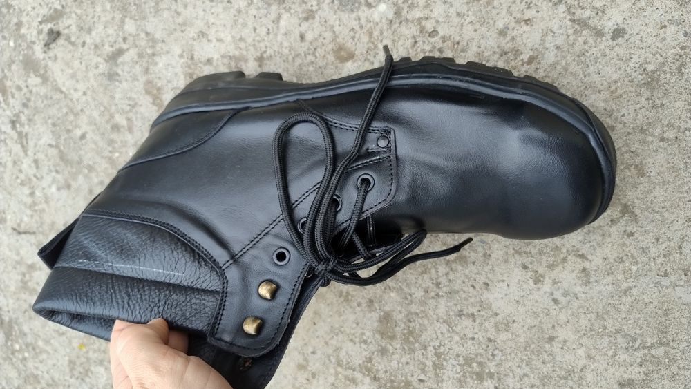 Bocanci bărbătești, noi, mărimea 46