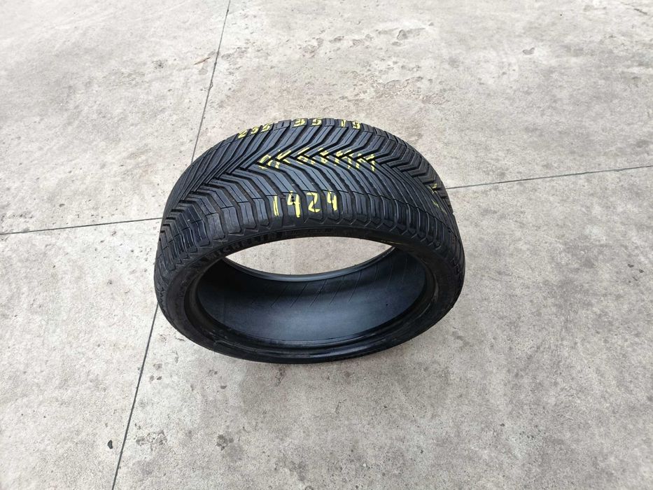 O anvelopa 255 35 19 Michelin CrossClimate 2 dot 2024