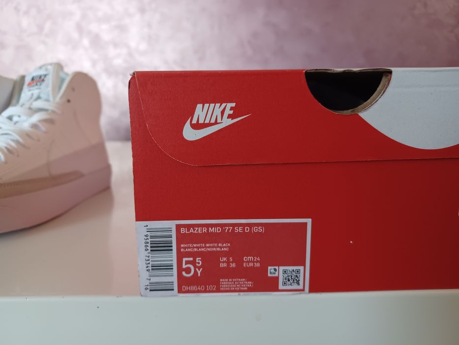 Дамски кецове Nike Blazer Mid 77