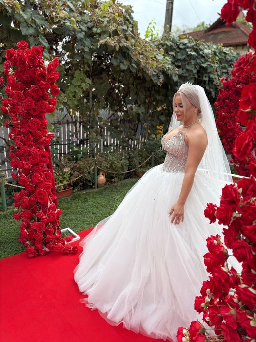 Rochie de mireasa cu corset si cu trena